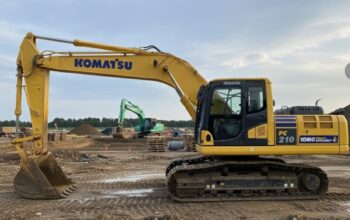 Komatsu PC210