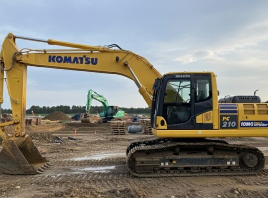 Komatsu PC210